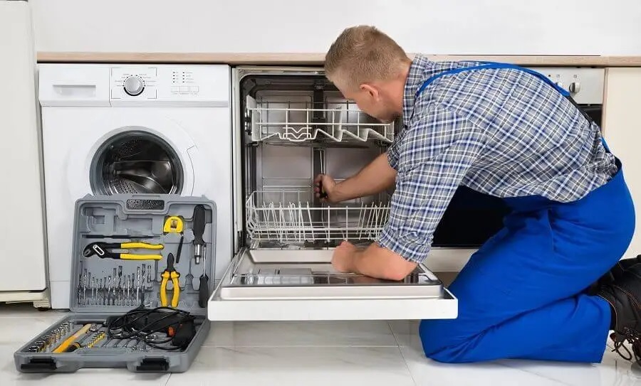 Sincan Philips servisi teknisyen ekibi beyaz eşya tamiri yaparken
